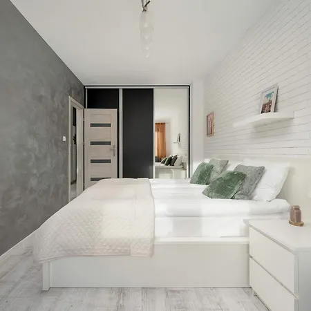 Elegancki We Wroclawiu Blisko Parku I Rzeki Z Klimatyzacja W Salonie I Biurkiem By Renters * ורוצלב