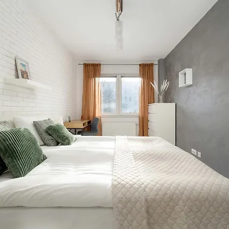 Elegancki We Wroclawiu Blisko Parku I Rzeki Z Klimatyzacja W Salonie I Biurkiem By Renters דירה
