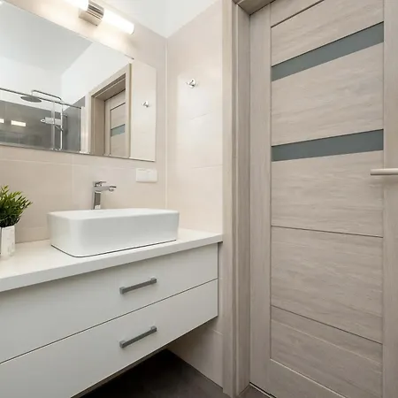 Elegancki We Wroclawiu Blisko Parku I Rzeki Z Klimatyzacja W Salonie I Biurkiem By Renters דירה ורוצלב