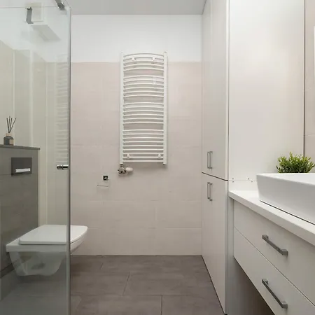 Elegancki We Wroclawiu Blisko Parku I Rzeki Z Klimatyzacja W Salonie I Biurkiem By Renters Βρότσλαβ